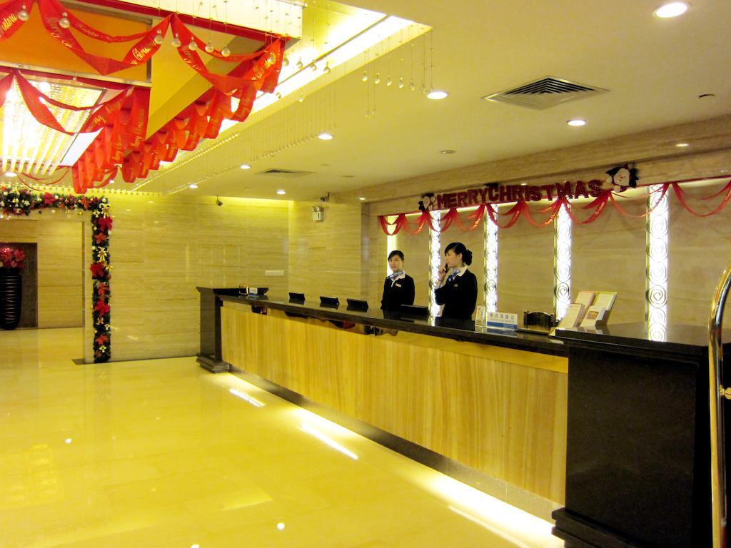 Shenzhen Luohu Railway Station Hotel - Commercial Building Екстер'єр фото