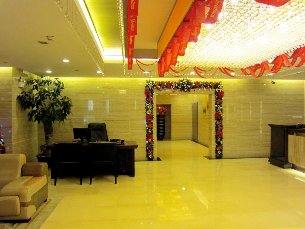 Shenzhen Luohu Railway Station Hotel - Commercial Building Екстер'єр фото